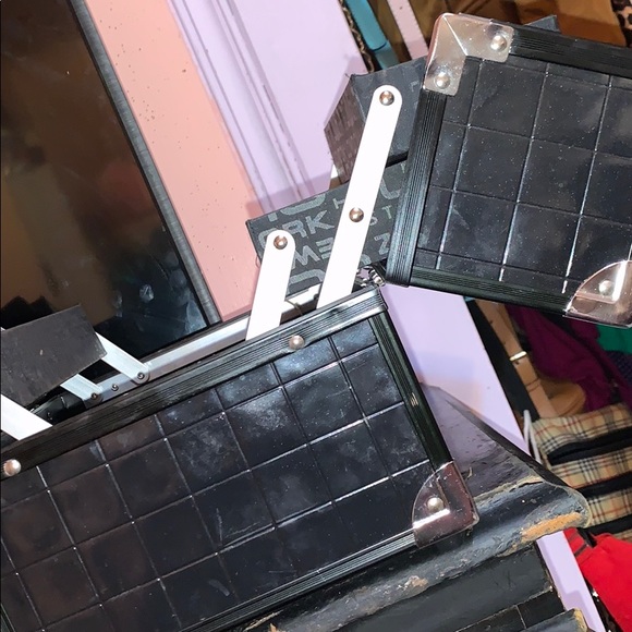 Makeup Caboodle box - Picture 5 of 8